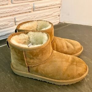 UGGS Classic Mini II size 5/ euro 37, Chestnut